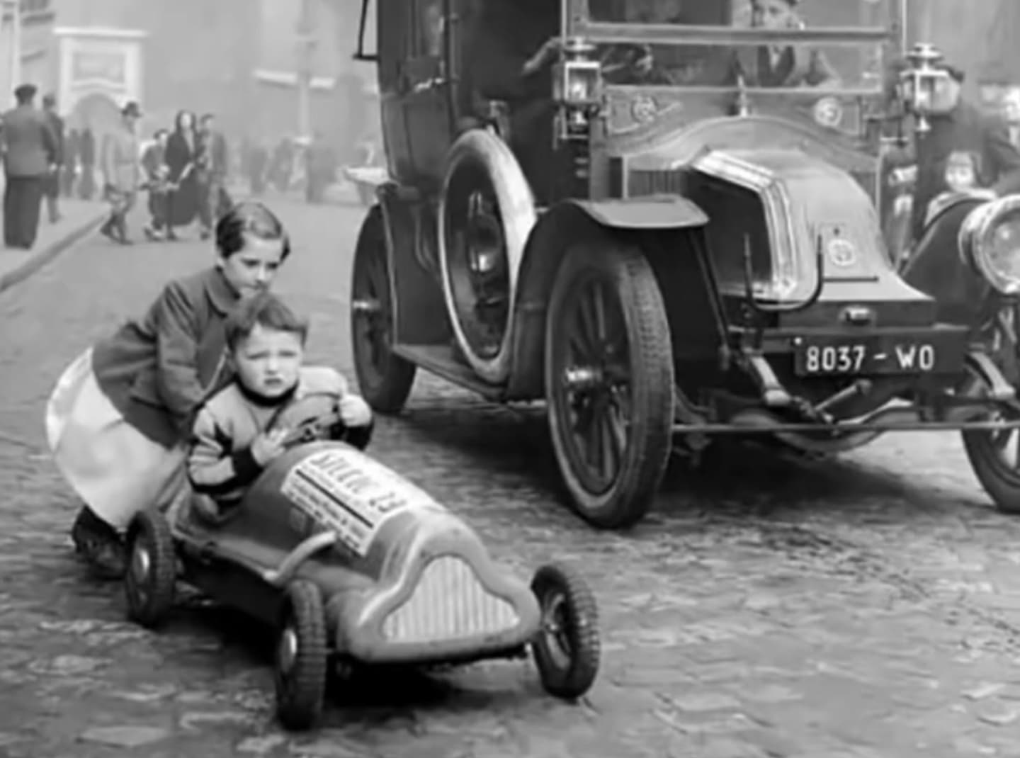 “Cool kids in Paris, 1920’s”